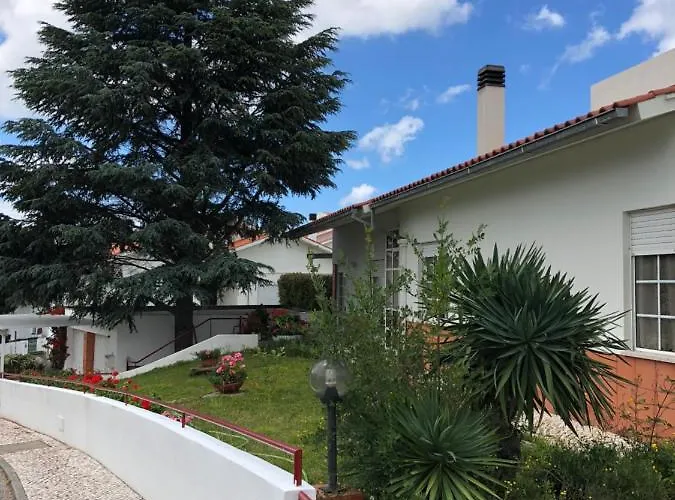 Quinta Nova Do Almeida 3*